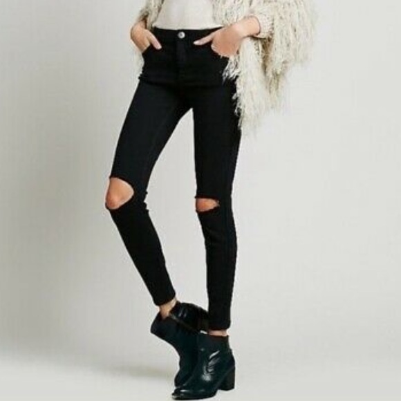 Free People Skinny Jeans with Ripped Knee in Washed Black Size 27 - Picture 2 of 13
